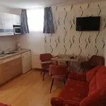 Apartment Tunde *