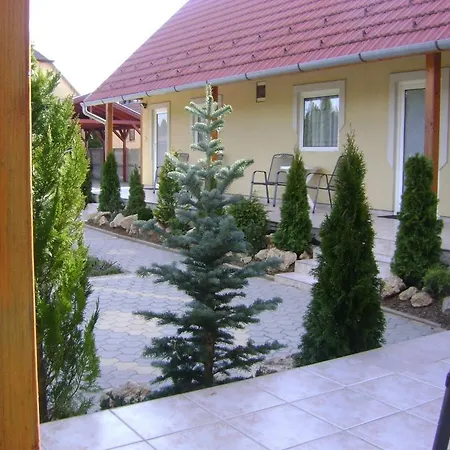 Tunde Apartment Bük
